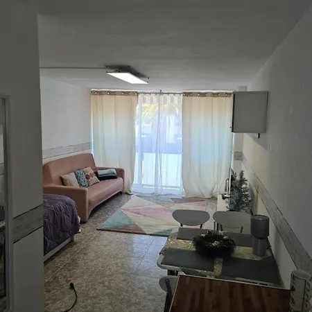 Apartment On The Wave *